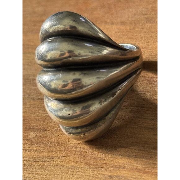 James Avery Vintage Retired Silver Scalloped Dome Ring Size 7.5 - Picture 4 of 8